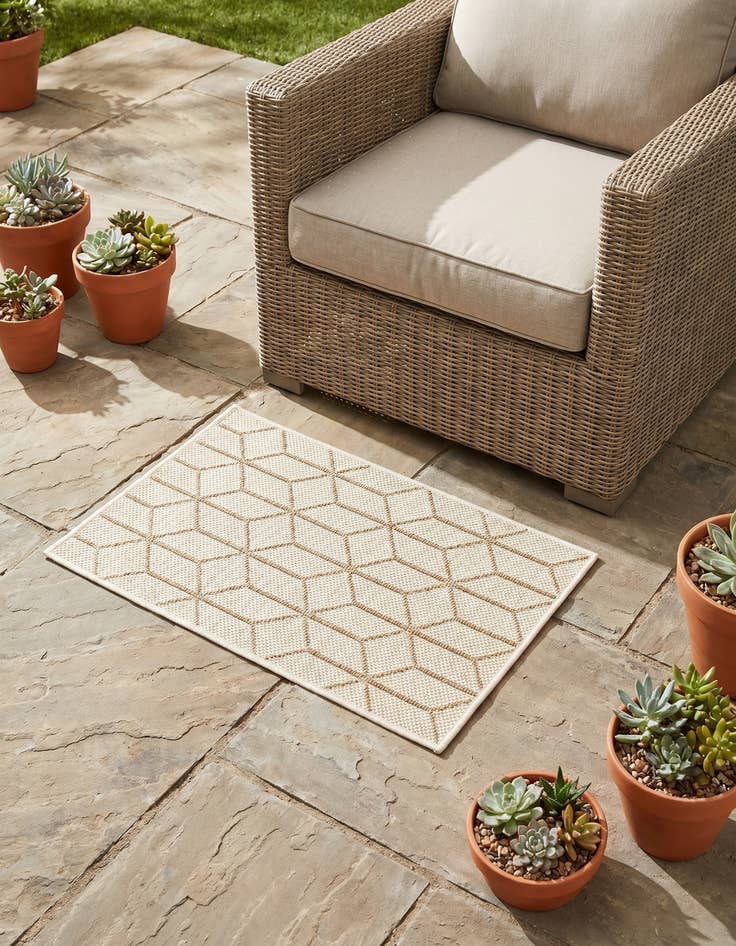 Detail image of 2' x 3' 1 Easy-Clean Lattice Indoor / Outdoor Rug