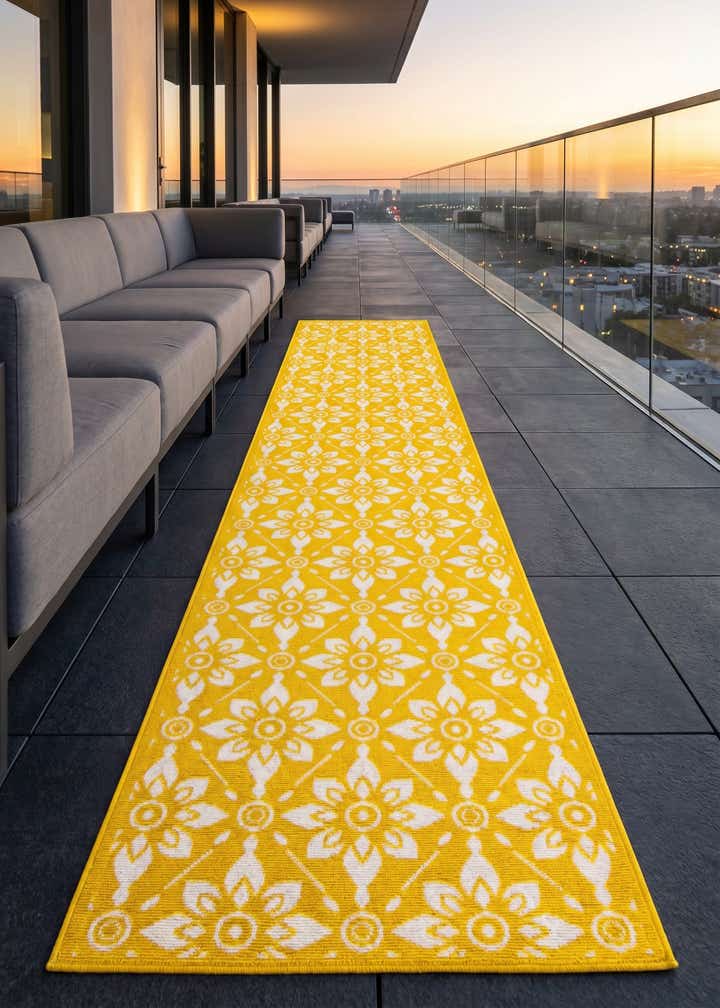 2' 7 x 12' Easy-Clean Trellis Indoor / Outdoor Runner Rug