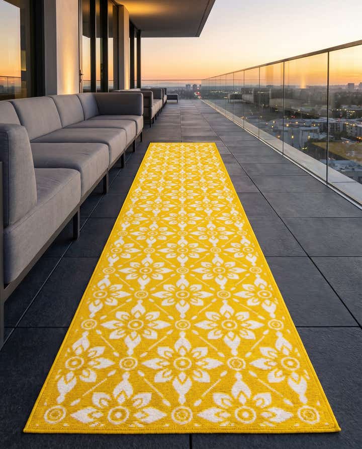 2' 7 x 12' Easy-Clean Trellis Indoor / Outdoor Runner Rug