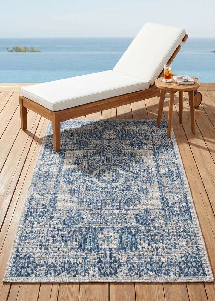 3' x 5' 3 Easy-Clean Traditional Indoor / Outdoor Rug