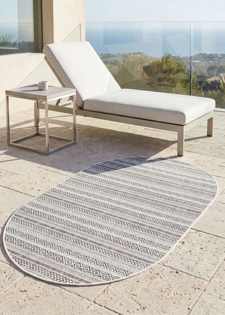 3' x 5' 3 Easy-Clean Striped Indoor / Outdoor Oval Rug