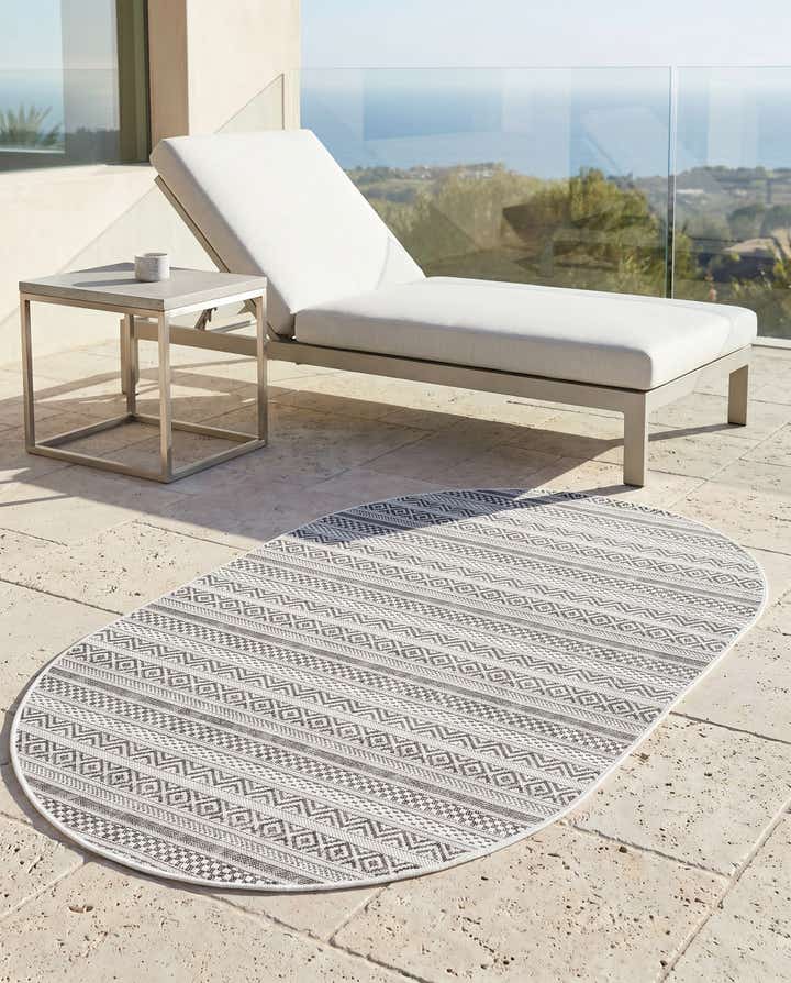 3' x 5' 3 Easy-Clean Striped Indoor / Outdoor Oval Rug