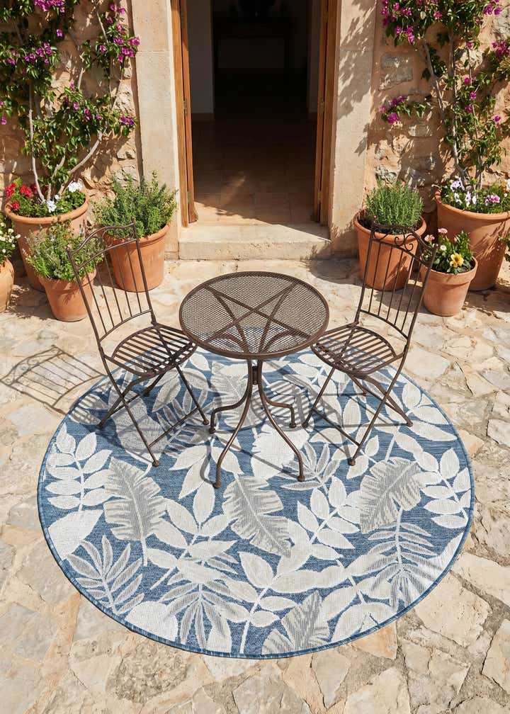4' 5 x 4' 5 Easy-Clean Botanical Indoor / Outdoor Round Rug