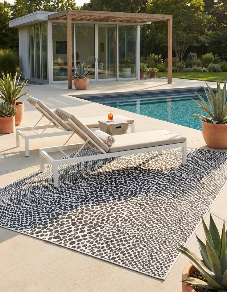 Detail image of 9' x 12' Easy-Clean Jill Zarin Cape Town Indoor / Outdoor Rug