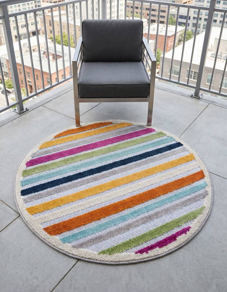 Detail image of 3' 3 x 3' 3 Easy-Clean Aruba Indoor / Outdoor Round Rug