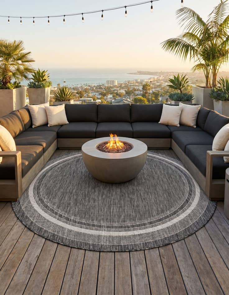 Detail image of 7' 10 x 7' 10 Easy-Clean Border Indoor / Outdoor Round Rug