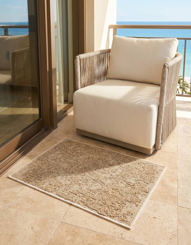Detail image of 2' x 3' 1 Easy-Clean Traditional Indoor / Outdoor Rug