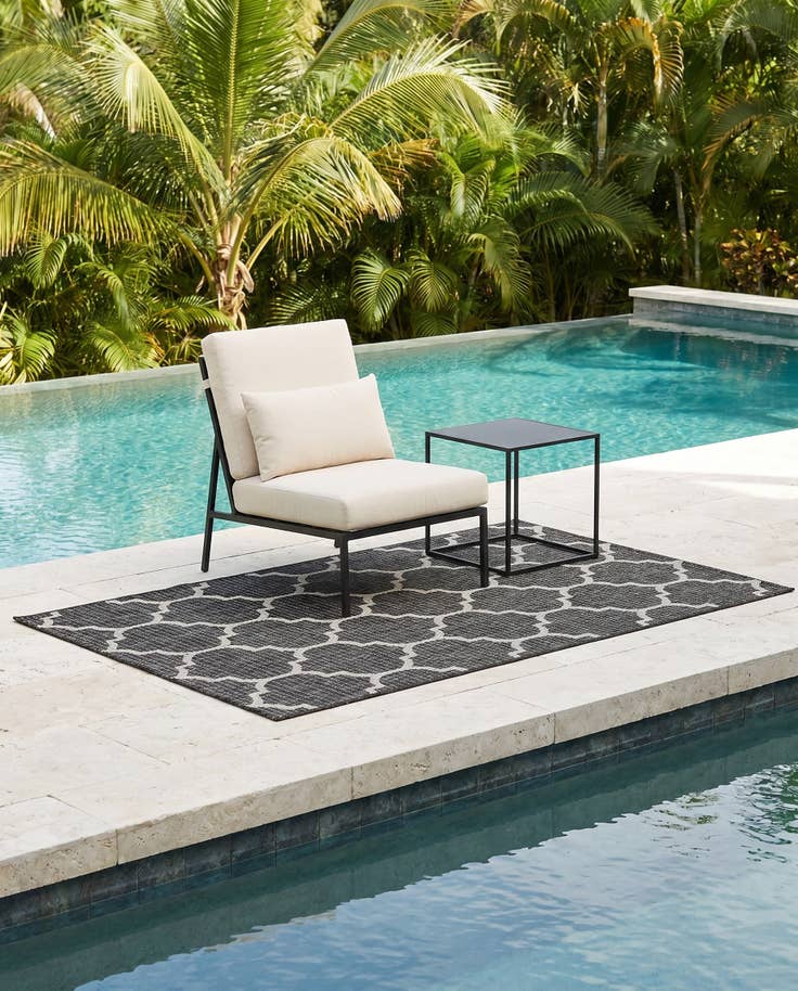 Detail image of 3' x 5' 3 Easy-Clean Lattice Indoor / Outdoor Rug