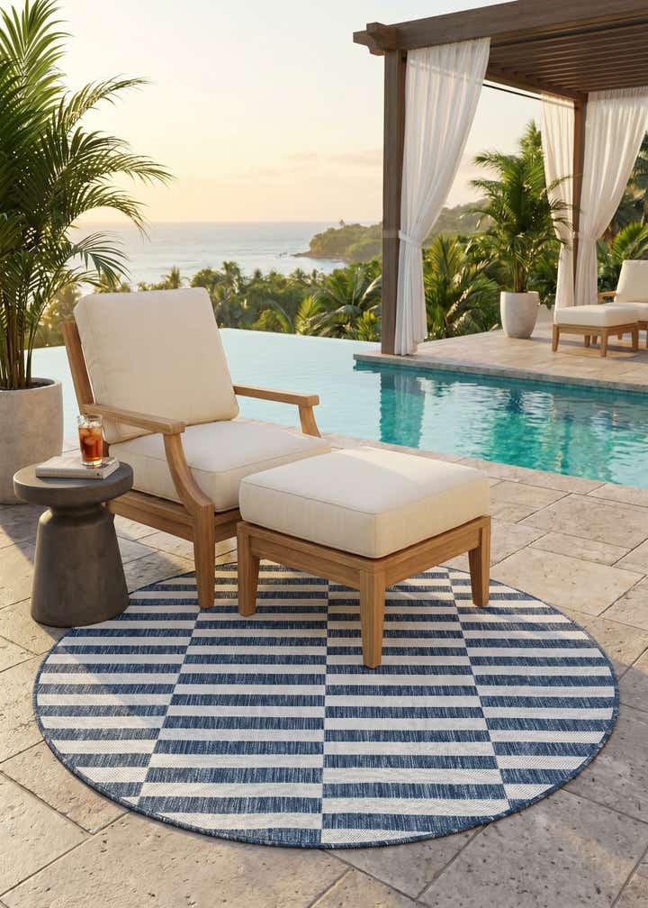 5' 3 x 5' 3 Easy-Clean Ribbon Indoor / Outdoor Round Rug