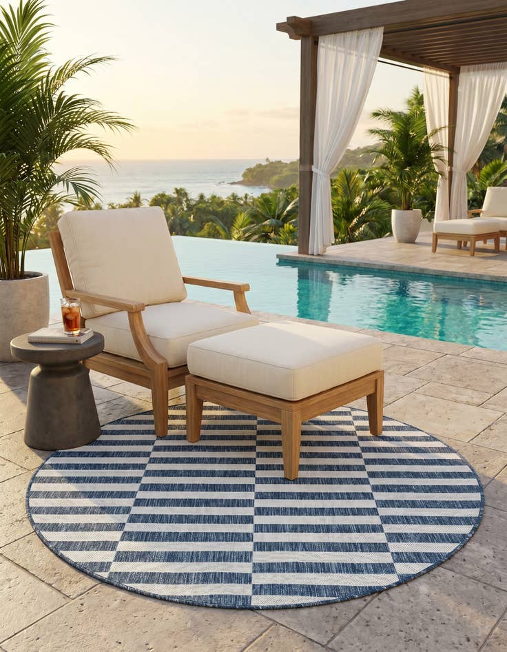 Detail image of 5' 3 x 5' 3 Easy-Clean Ribbon Indoor / Outdoor Round Rug