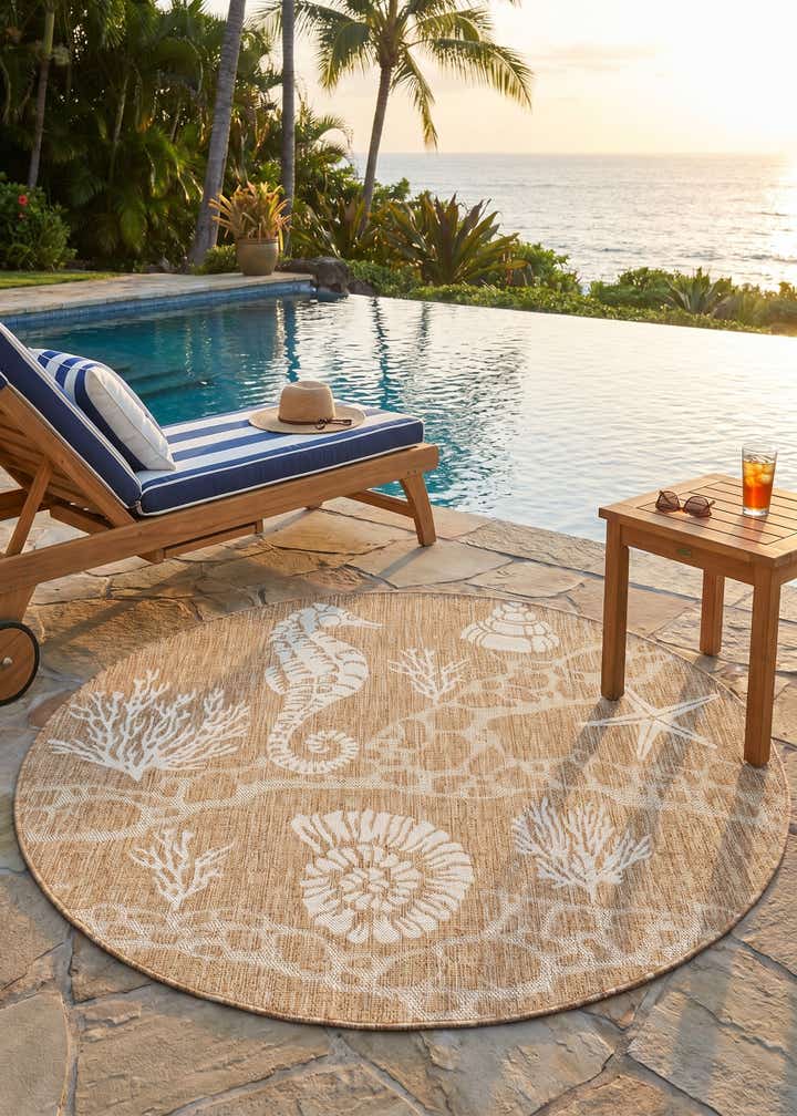 5' 3 x 5' 3 Easy-Clean Coastal Indoor / Outdoor Round Rug