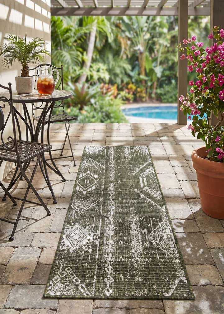 2' x 6' Easy-Clean Bohemian Indoor / Outdoor Runner Rug