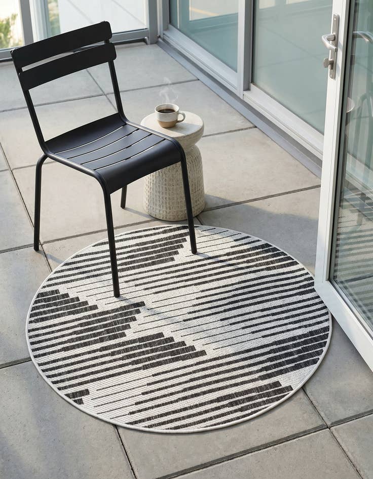 Detail image of 3' x 3' Easy-Clean Modern Indoor / Outdoor Round Rug