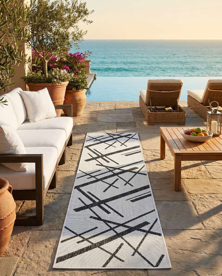 2' x 8' Easy-Clean Modern Indoor / Outdoor Runner Rug