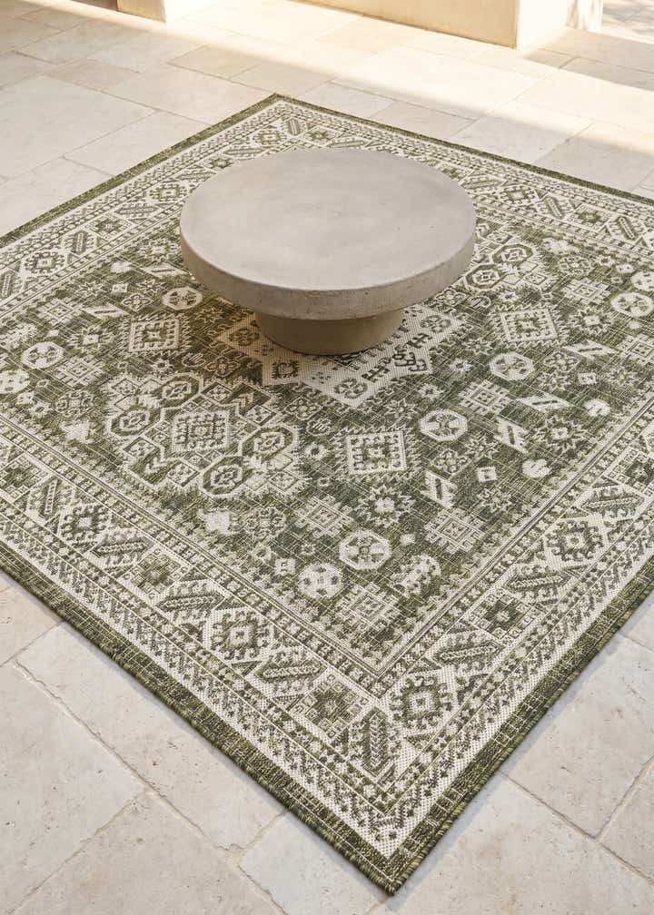 5' 3 x 5' 3 Easy-Clean Aztec Indoor / Outdoor Square Rug