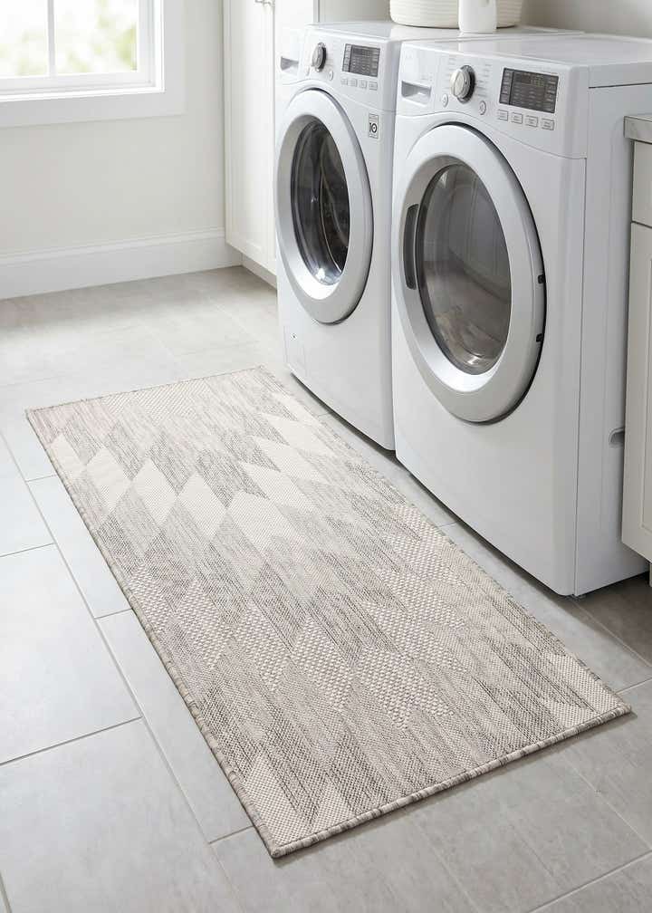 2' x 4' Easy-Clean Modern Indoor / Outdoor Runner Rug