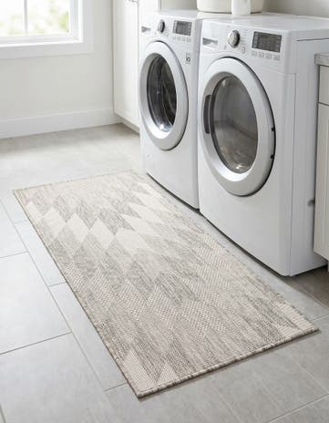 2' x 4' Easy-Clean Modern Indoor / Outdoor Runner Rug