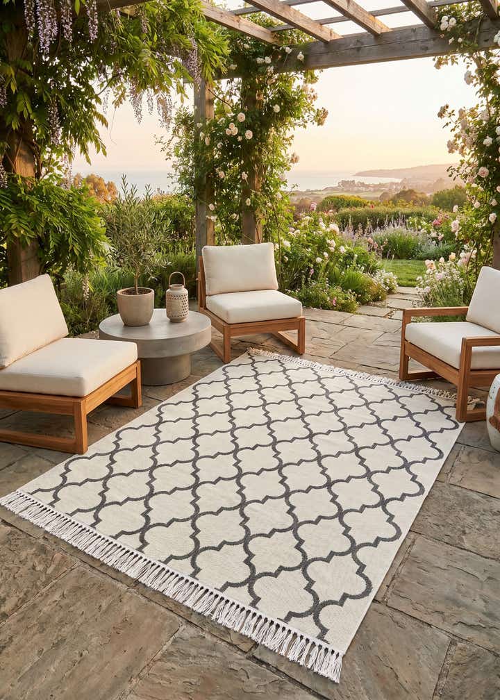 5' 3 x 7' 7 Easy-Clean Indoor / Outdoor Rug