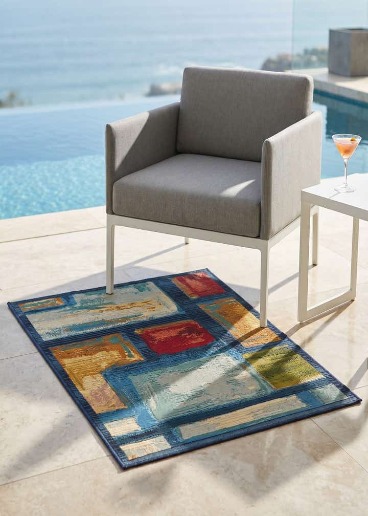 2' 2 x 3' Easy-Clean Modern Indoor / Outdoor Rug