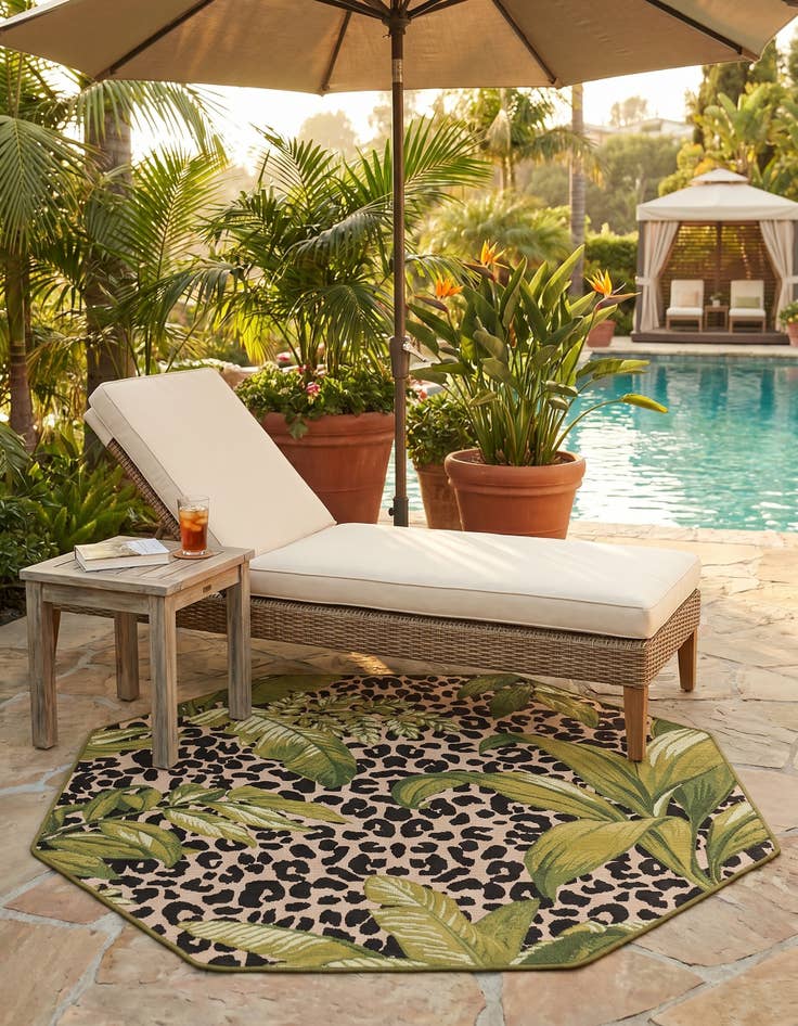 Detail image of 4' x 4' Easy-Clean Botanical Indoor / Outdoor Octagon Rug