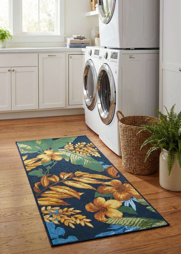 2' x 4' Easy-Clean Botanical Indoor / Outdoor Runner Rug