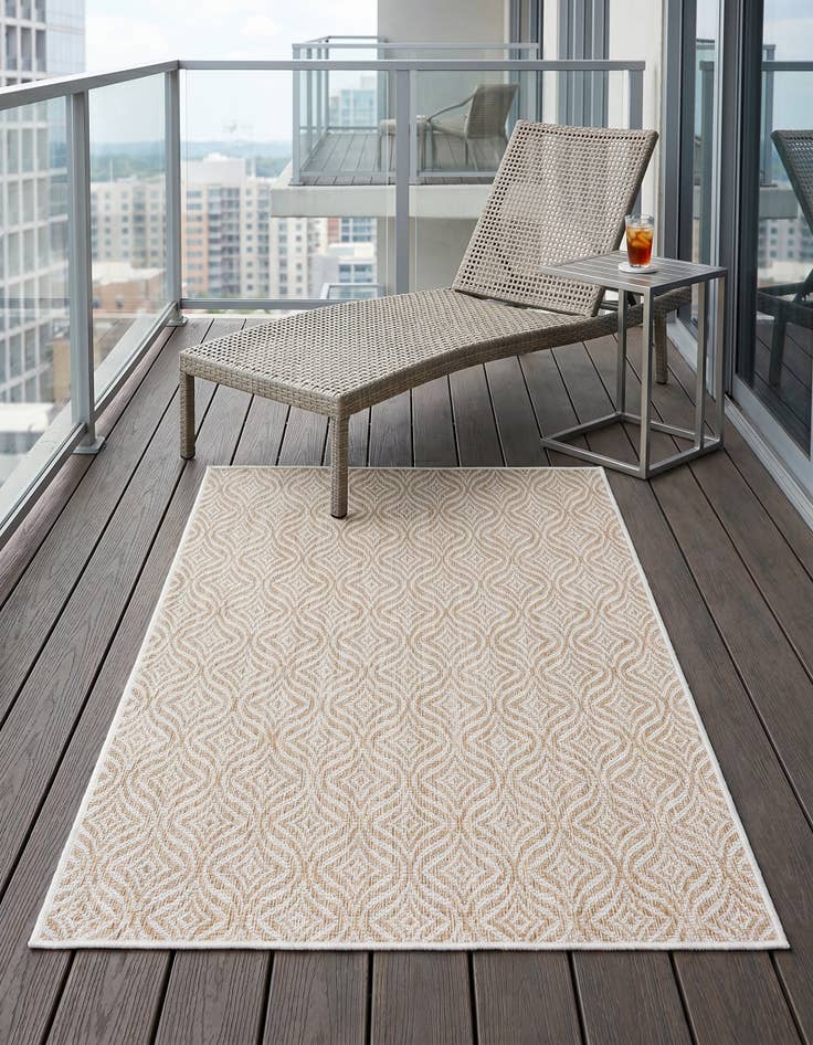 Detail image of 3' x 5' 3 Easy-Clean Lattice Indoor / Outdoor Rug