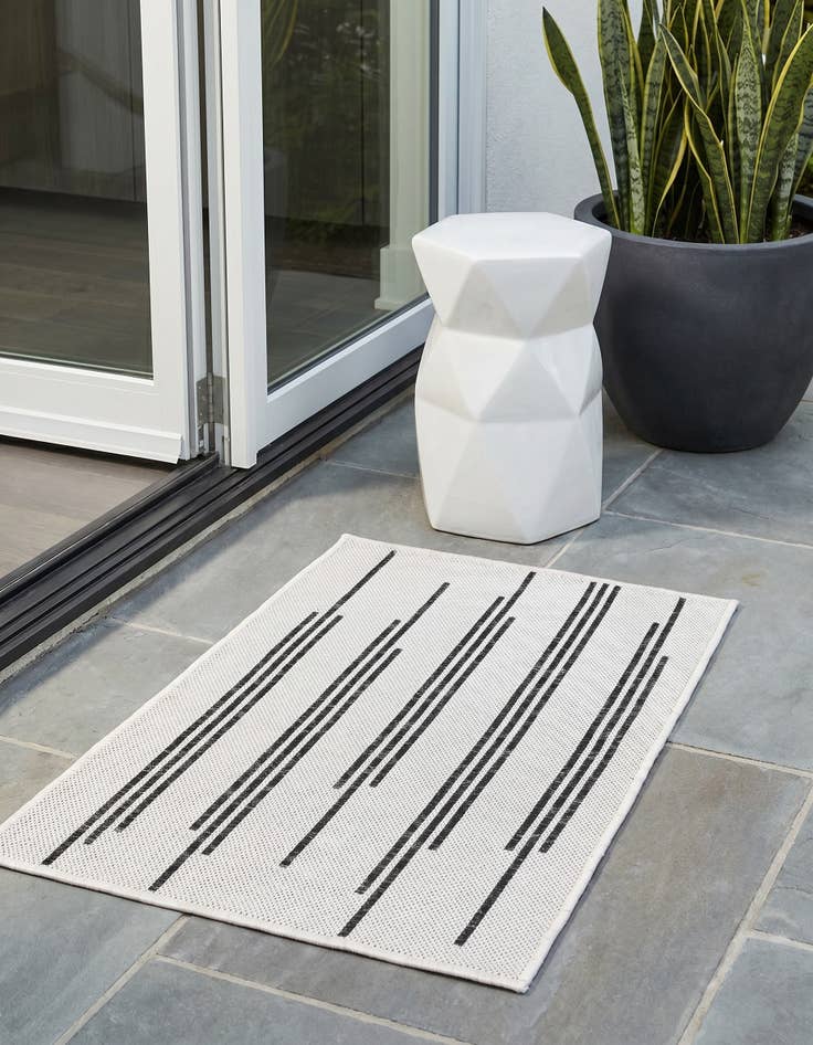 Detail image of 2' x 3' Easy-Clean Modern Indoor / Outdoor Rug