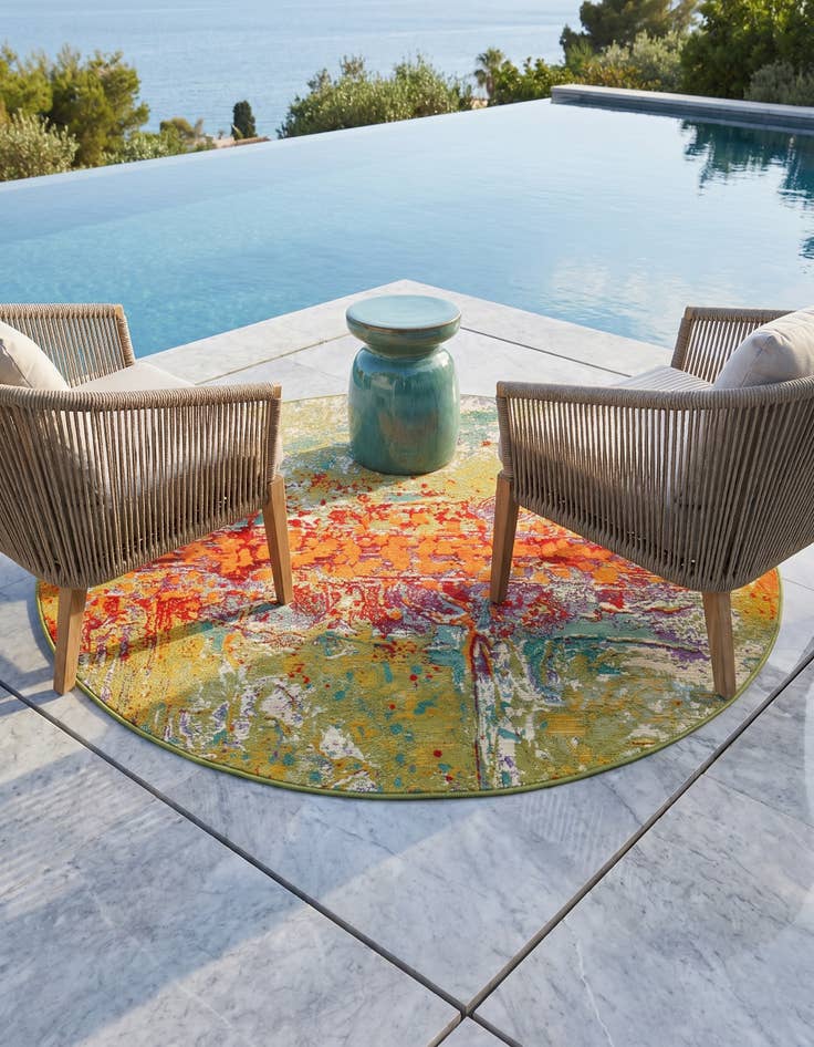 Detail image of 5' x 5' Easy-Clean Modern Indoor / Outdoor Round Rug