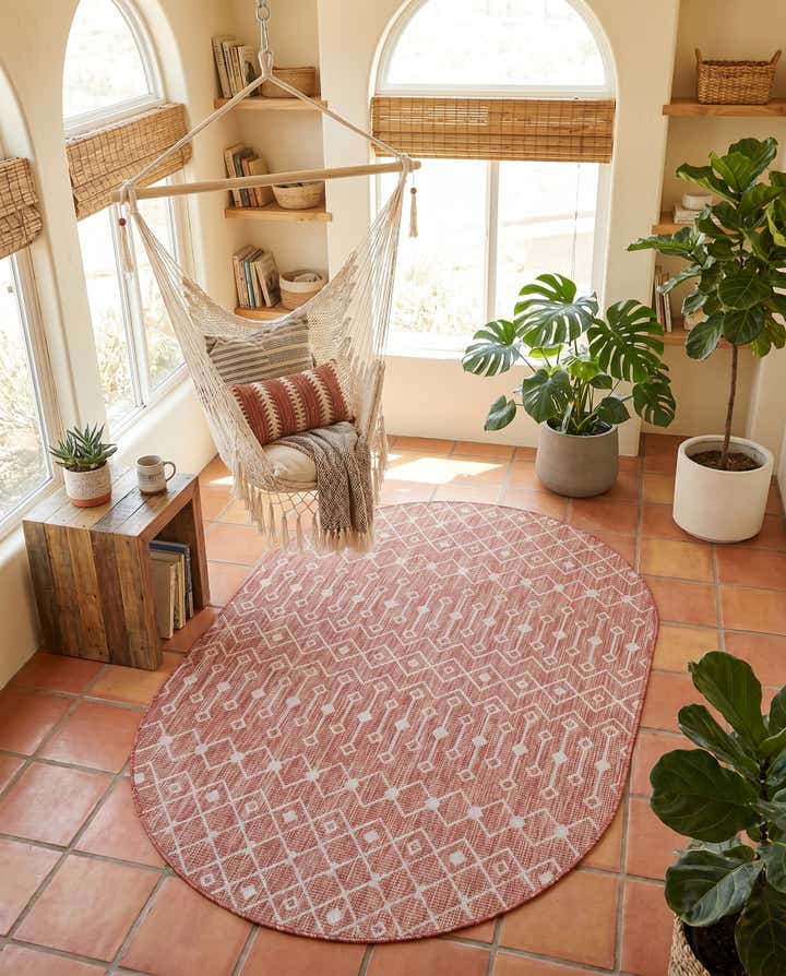 5' 3 x 8' Easy-Clean Lattice Indoor / Outdoor Oval Rug