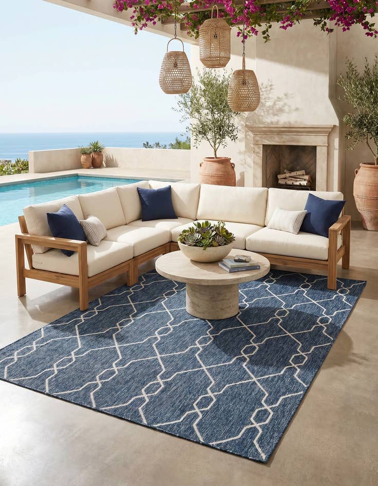 Detail image of 5' 3 x 8' Easy-Clean Trellis Indoor / Outdoor Rug