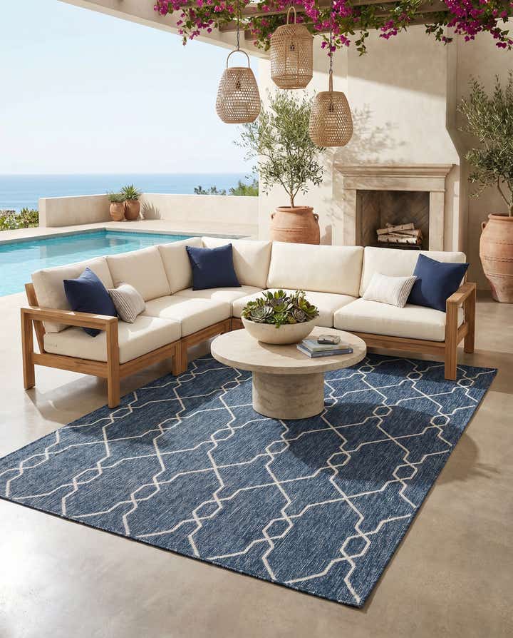 5' 3 x 8' Easy-Clean Lattice Indoor / Outdoor Rug