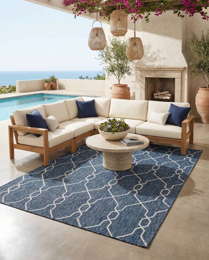 Detail image of 5' 3 x 8' Easy-Clean Lattice Indoor / Outdoor Rug