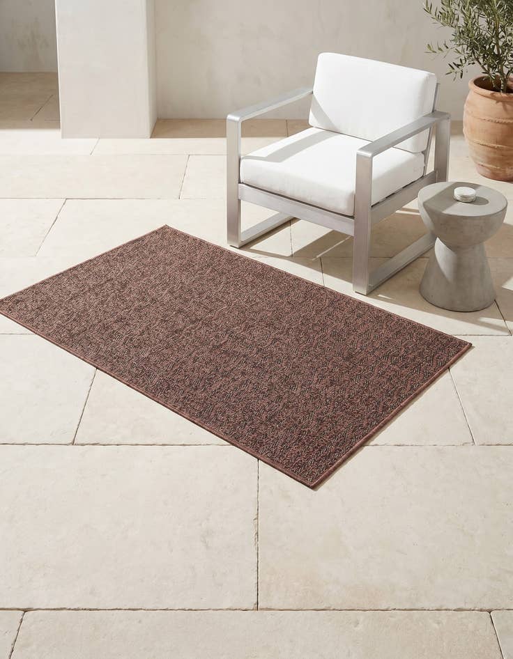 Detail image of 3' 3 x 5' Easy-Clean Modern Indoor / Outdoor Rug