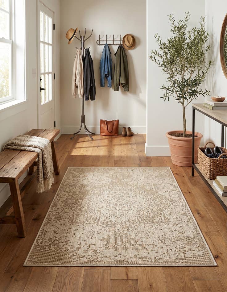 Detail image of 4' 1 x 6' 1 Easy-Clean Traditional Indoor / Outdoor Rug