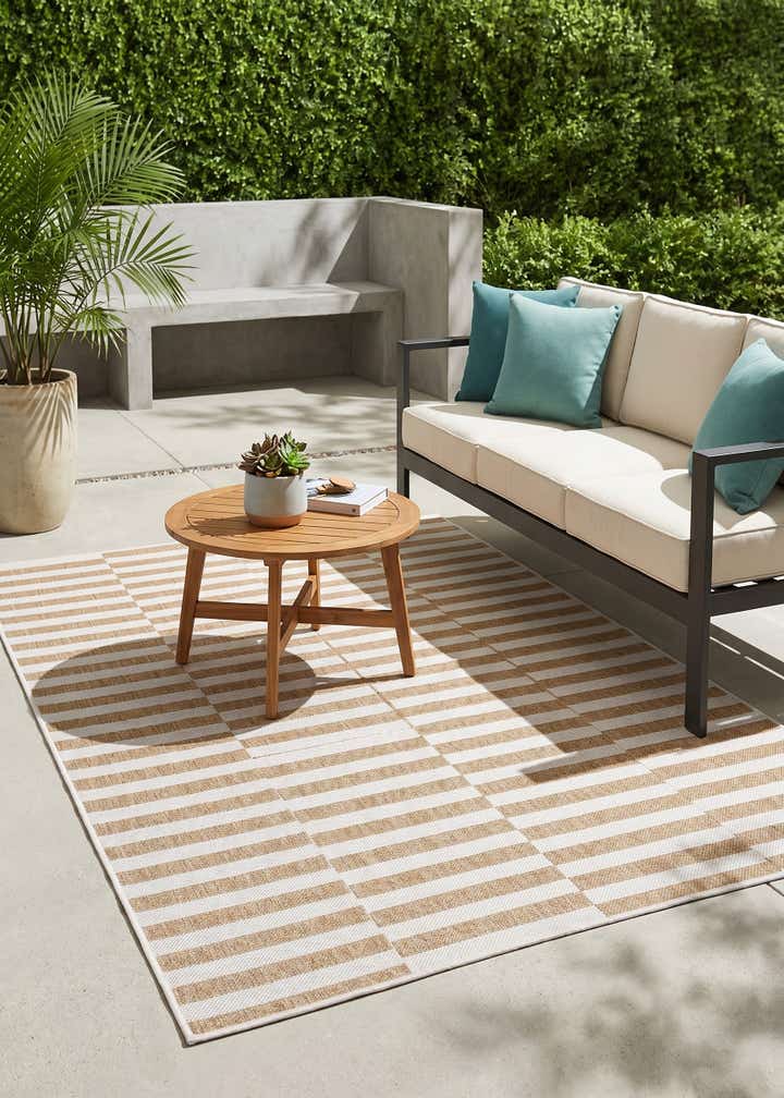 4' x 6' Easy-Clean Striped Indoor / Outdoor Rug