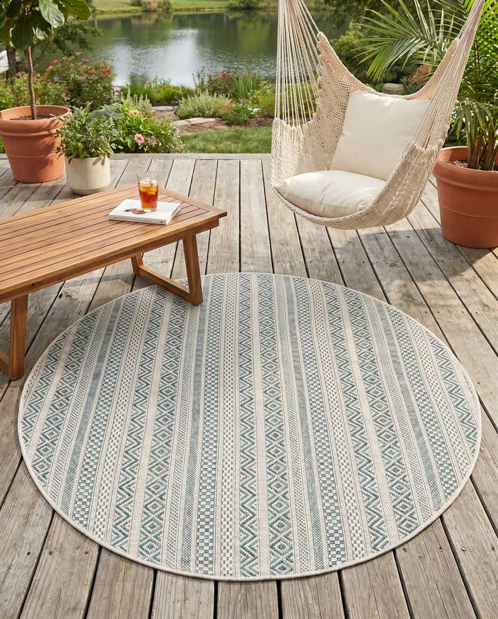 4' x 4' Easy-Clean Striped Indoor / Outdoor Round Rug