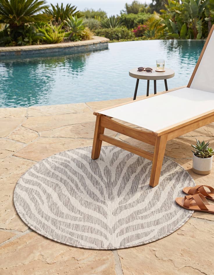 Detail image of 3' x 3' Easy-Clean Safari Indoor / Outdoor Round Rug