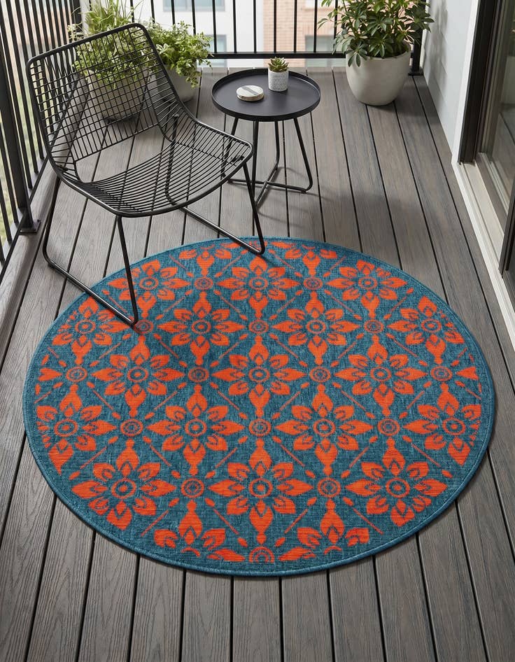 Detail image of 4' x 4' Easy-Clean Trellis Indoor / Outdoor Round Rug