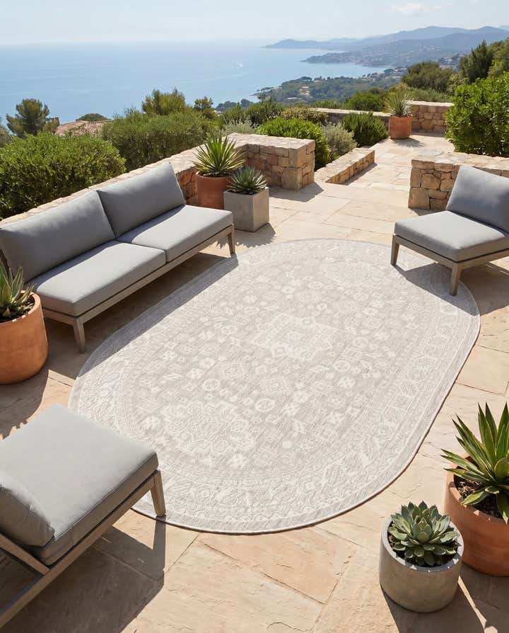 5' 3 x 8' Easy-Clean Aztec Indoor / Outdoor Oval Rug