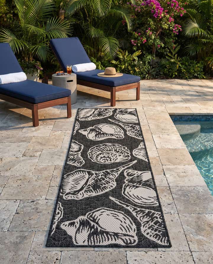 2' x 6' Easy-Clean Coastal Indoor / Outdoor Runner Rug