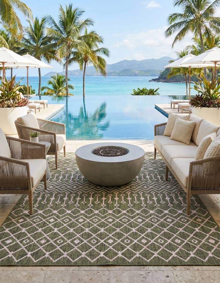 Detail image of 7' 10 x 11' Easy-Clean Trellis Indoor / Outdoor Rug