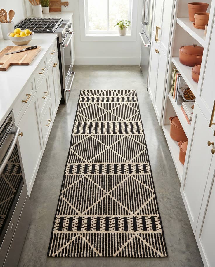 Detail image of 2' x 6' Easy-Clean Trellis Indoor / Outdoor Runner Rug