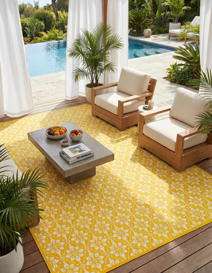 Detail image of 10' x 14' Easy-Clean Trellis Indoor / Outdoor Rug