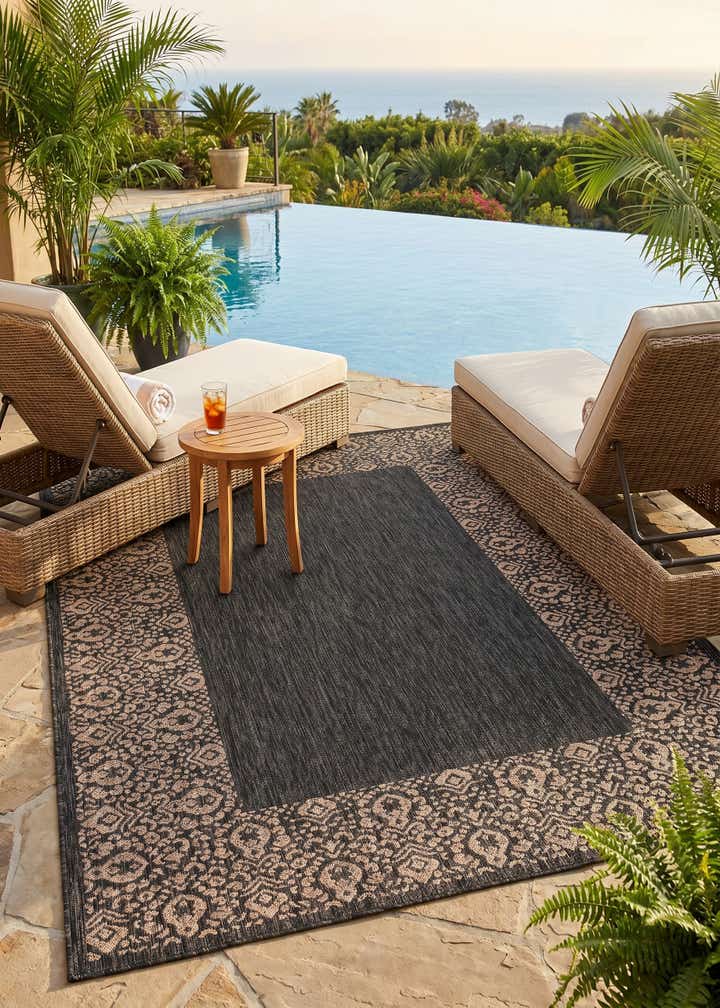 5' 3 x 8' Easy-Clean Border Indoor / Outdoor Rug