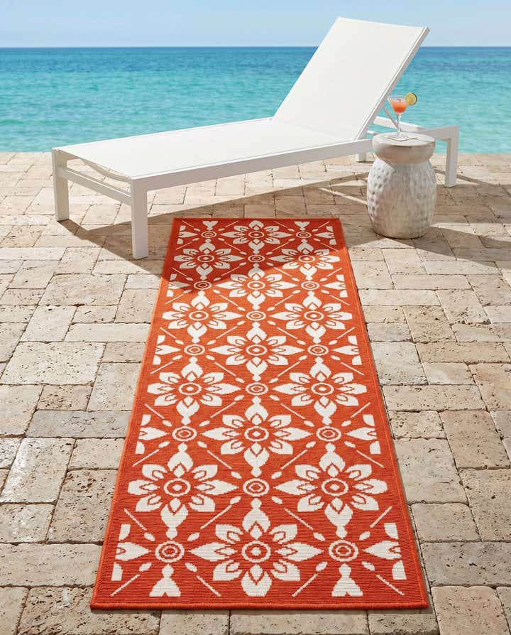 2' x 6' Easy-Clean Trellis Indoor / Outdoor Runner Rug