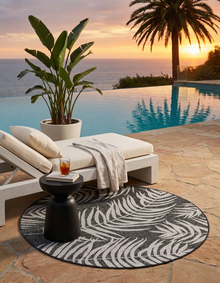 Detail image of 5' 3 x 5' 3 Easy-Clean Botanical Indoor / Outdoor Round Rug