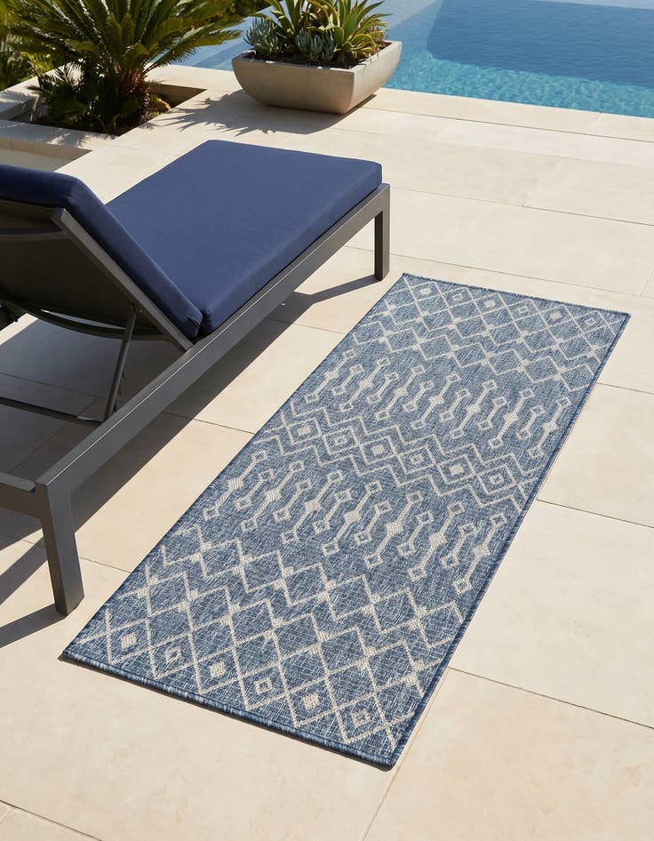 Detail image of 2' x 4' Easy-Clean Trellis Indoor / Outdoor Runner Rug