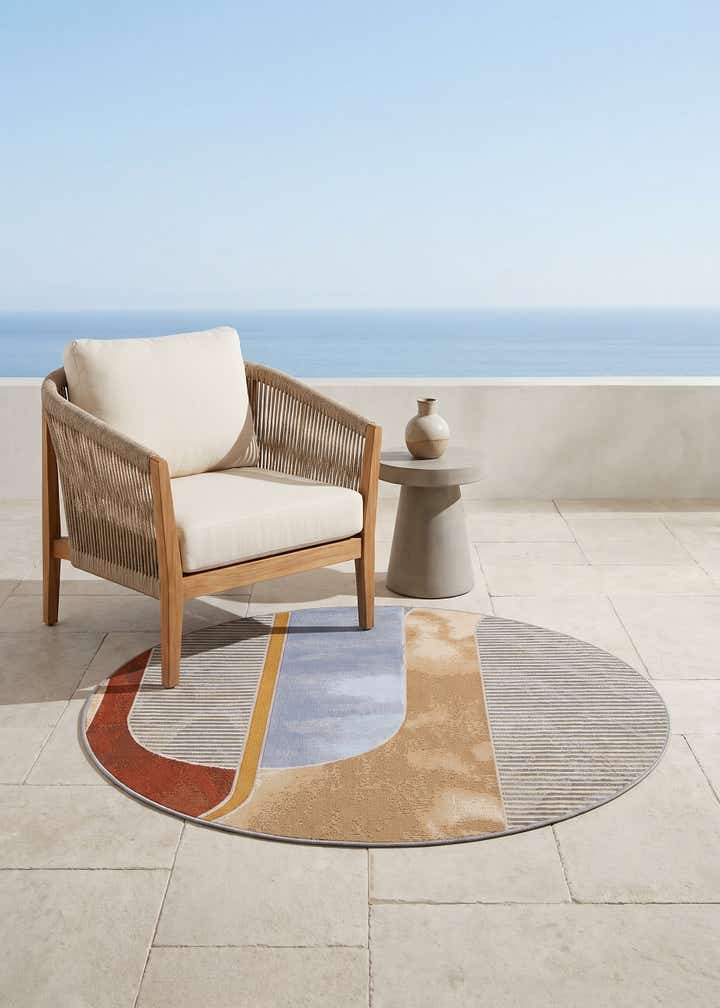 4' 1 x 4' 1 Easy-Clean Modern Indoor / Outdoor Round Rug