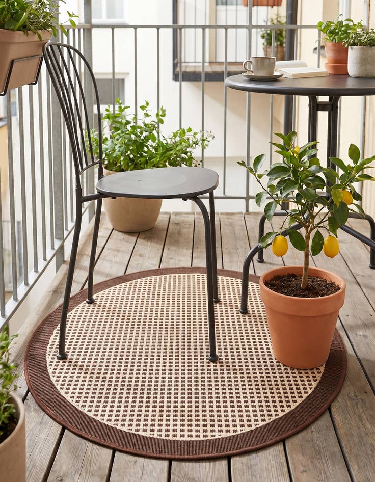 Detail image of 3' x 3' Easy-Clean Border Indoor / Outdoor Round Rug