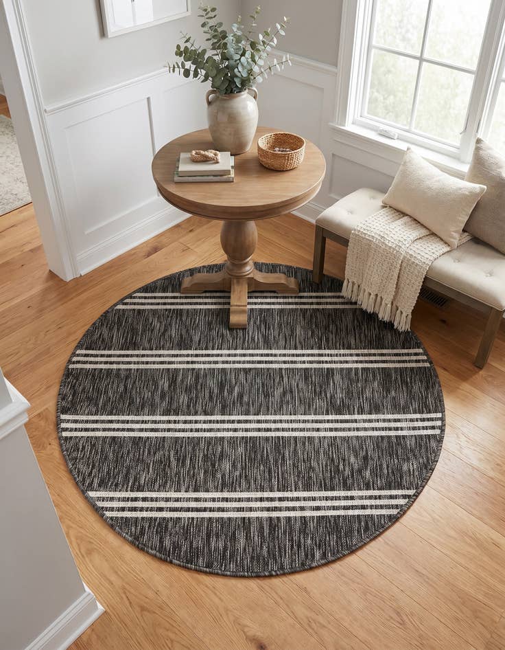 Detail image of 4' x 4' Easy-Clean Jill Zarin Anguilla Indoor / Outdoor Round Rug